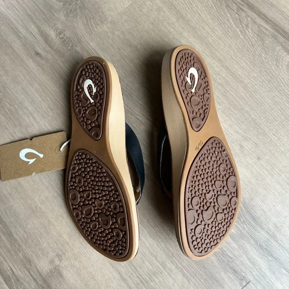 NEW! OluKai Women's Black and Tan Sandals Flip Flops - size 7w - Picture 5 of 8